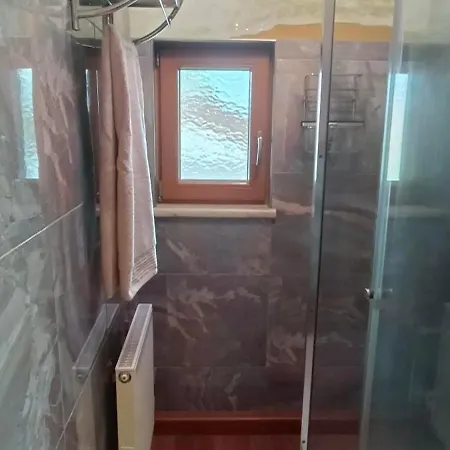 Tischler شقة *
